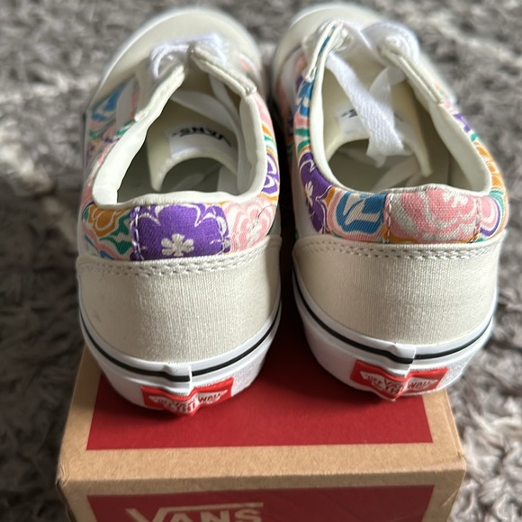 Brand new girl vans - Picture 3 of 4